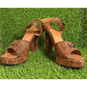 Thom McAn Vtg Brown Leather Woodwork Sandal With Block Heel Boho Hippy Festival